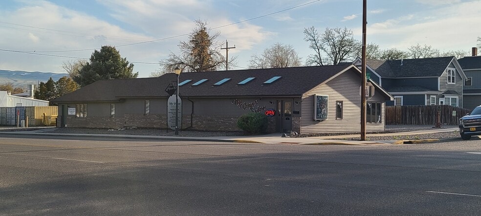Primary Photo Of 326 N 6th St, Thermopolis General Retail For Sale
