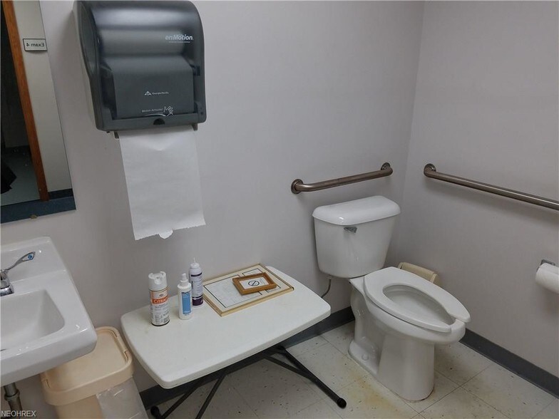 More Photos Of 5319 Meadow Ln, Elyria Medical For Sale