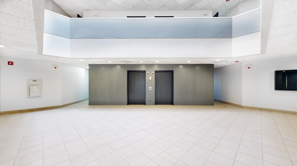 More Photos Of 1301 Basswood Rd, Schaumburg Office For Sale