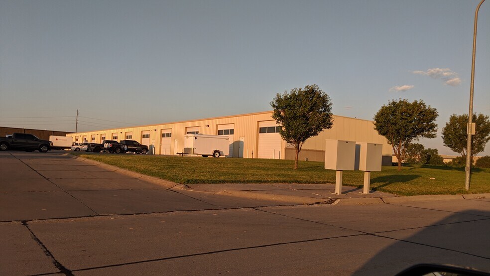 More Photos Of 11529-11531 Portal Rd, La Vista Warehouse For Lease