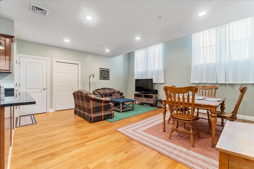 More Photos Of 260 A Washington Ave, Albany Apartments For Sale