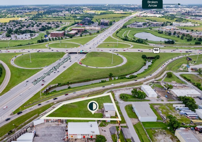 More Photos Of 10115 E 45th Pl, Tulsa Service For Sale