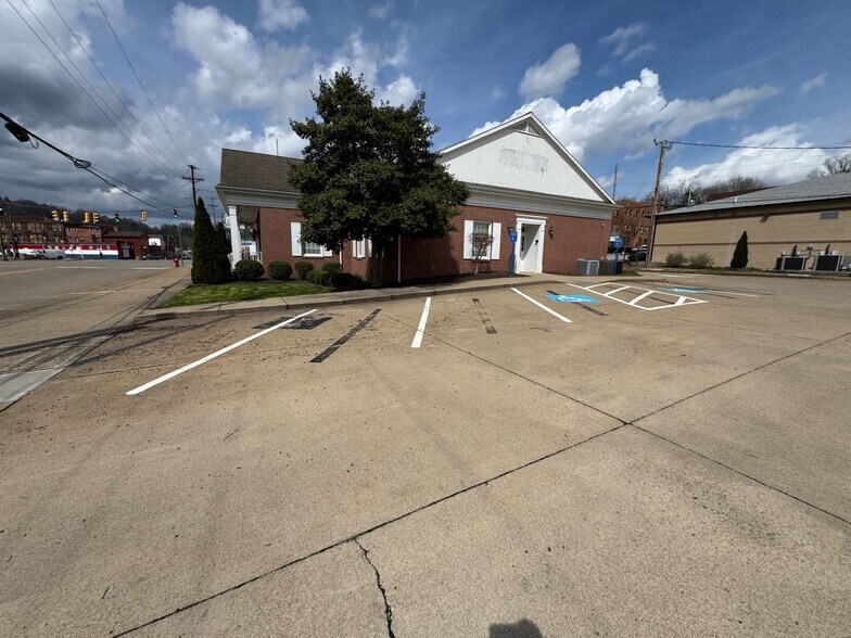 More Photos Of 530 Broadway, East Liverpool Bank For Sale