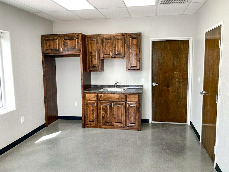 More Photos Of 3377 Sotol Way, Pecos Warehouse For Lease