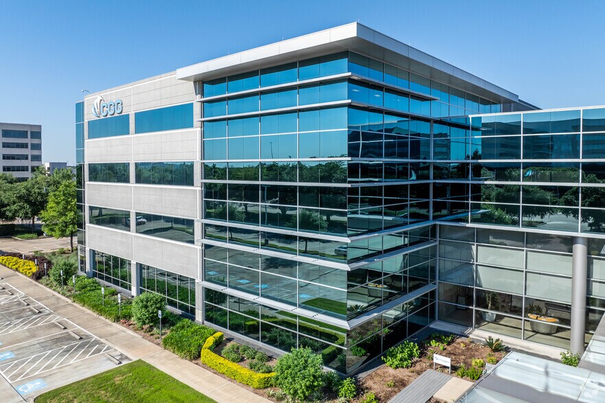 More Photos Of 10300 Town Park Dr, Houston Unknown For Lease