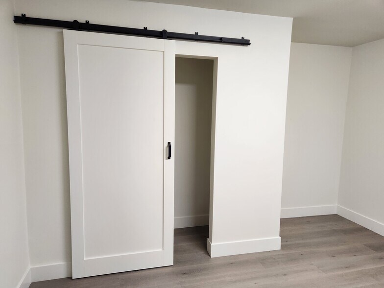 More Photos Of 1511 Pontius Ave, Los Angeles Loft Creative Space For Lease