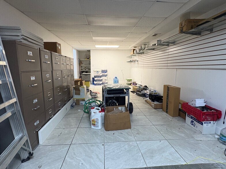 More Photos Of 4910 N Armenia Ave, Tampa Drugstore For Lease