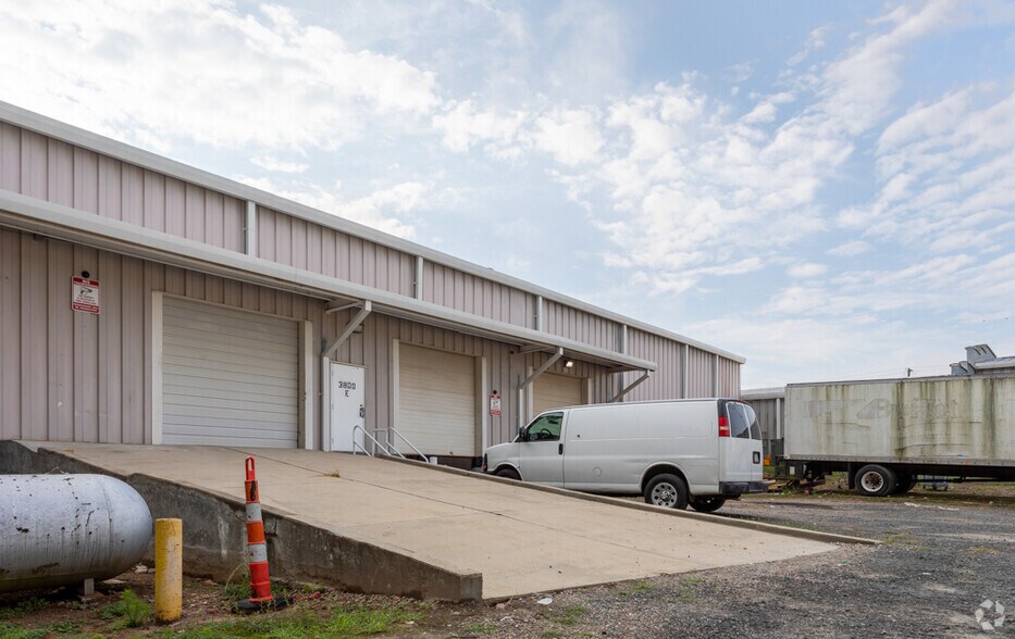 More Photos Of 3800 Tryon Rd, Raleigh Warehouse For Lease
