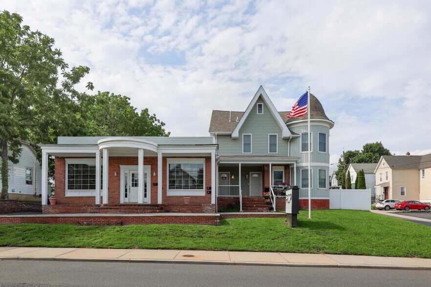 More Photos Of 215 Washington Rd, Sayreville Storefront Retail Residential For Lease