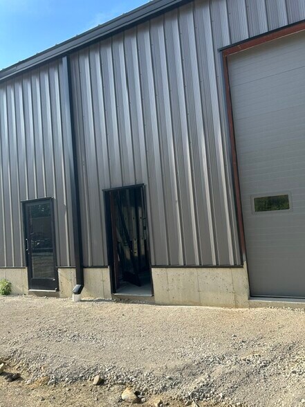 More Photos Of 93 Tenney St, Georgetown Flex For Lease