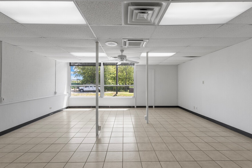 More Photos Of 421 S Beckham Ave, Tyler Medical For Lease