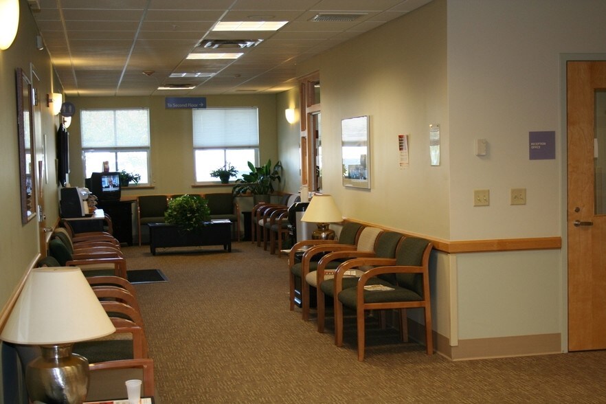 More Photos Of 4 Shape Dr, Kennebunk Medical For Lease