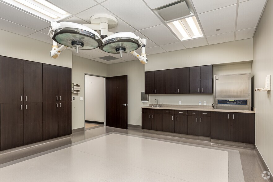 More Photos Of 11970 N Central Expy, Dallas Medical For Lease