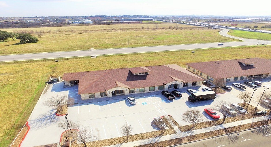 More Photos Of 1921 Corporate Dr, San Marcos Office For Lease