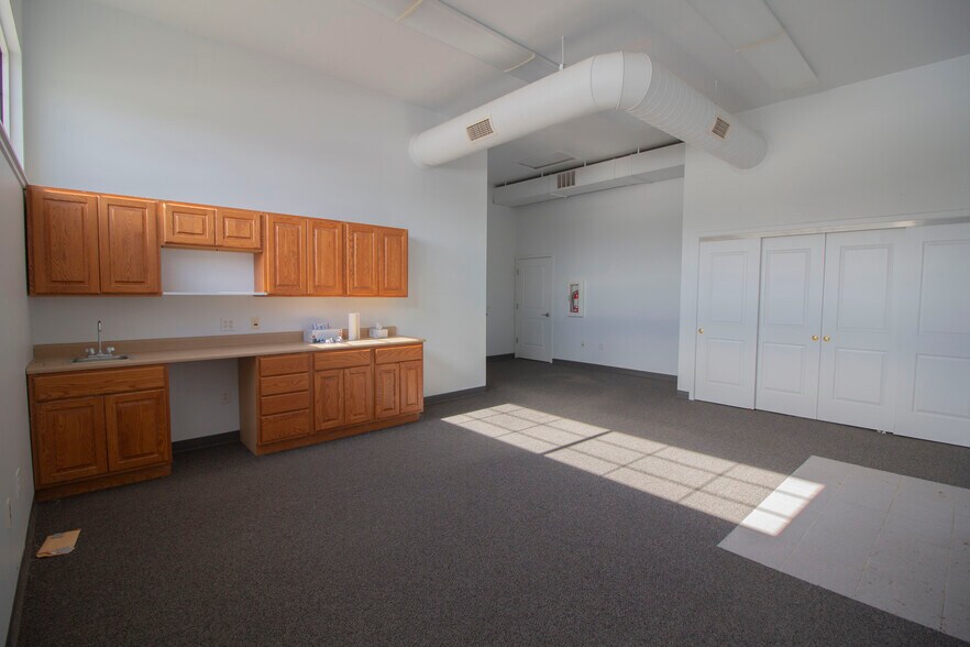 More Photos Of 8842 32nd st, Richland Storefront For Lease