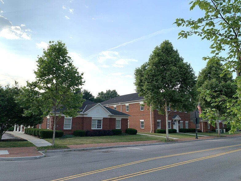 More Photos Of 68 N High St, New Albany Medical For Lease