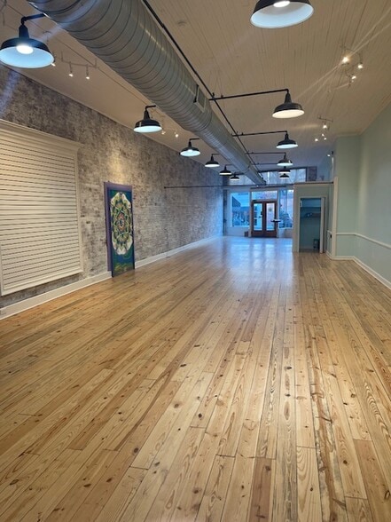 More Photos Of 115 Gordon St, Chickamauga Storefront For Sale