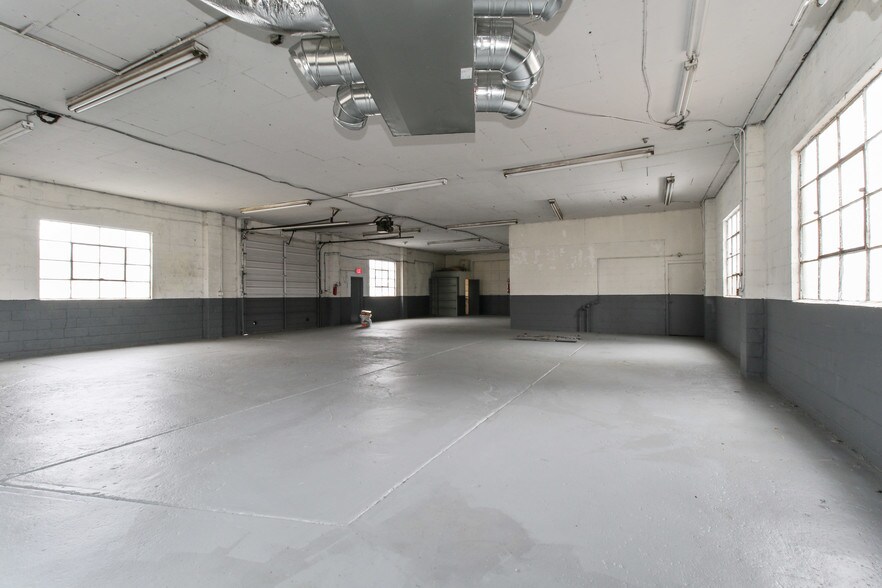 More Photos Of 1959 New York Ave, Huntington Station Auto Repair For Sale