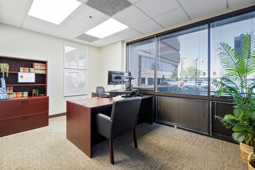 More Photos Of 202 E Earll Dr, Phoenix Medical For Sale