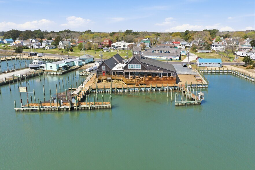 More Photos Of 17 Atlantic Ave, Wachapreague Restaurant For Sale