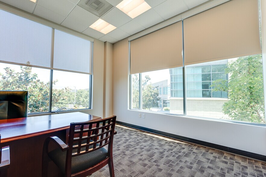 More Photos Of 830 Roosevelt Ave, Irvine Office For Sale