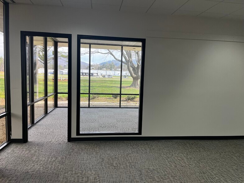 More Photos Of 145 Cane Creek Industrial Park Rd, Fletcher Warehouse For Lease