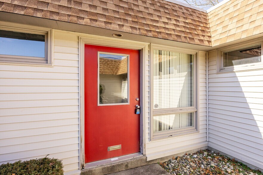 More Photos Of 225-251 Laurel Heights Dr, Bridgeton Medical For Lease