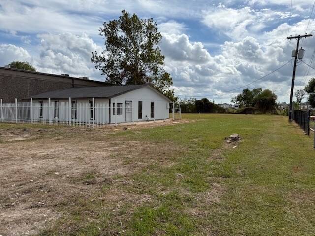 Primary Photo Of 2531 S Bypass 35, Alvin Freestanding For Lease