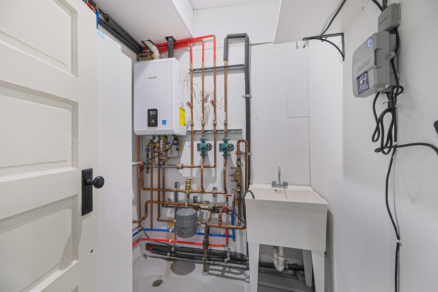 More Photos Of 14-18 Third E Ldl St, Patchogue Flex For Sale