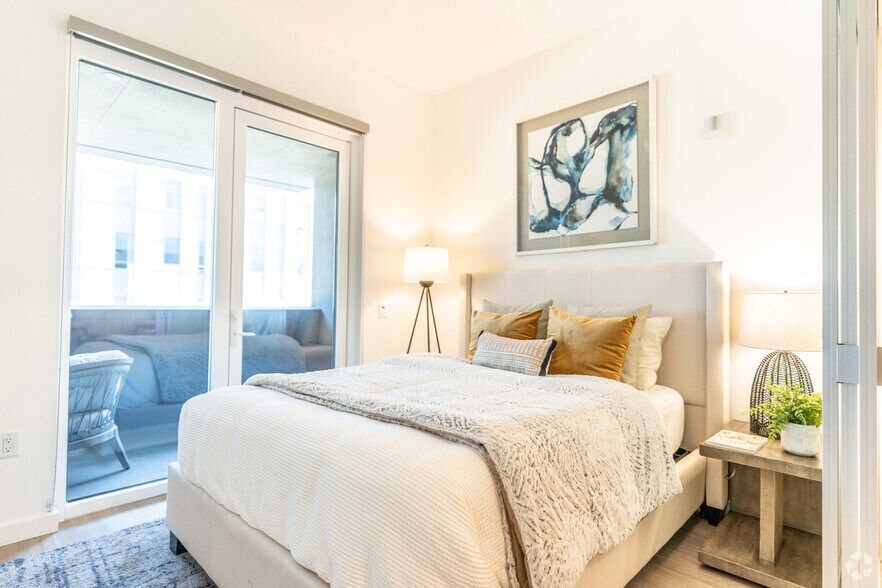 More Photos Of 500 W Broadway, Long Beach Apartments For Lease