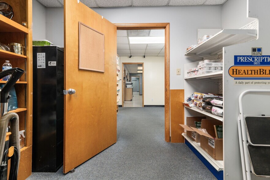 More Photos Of 3431 Waterlick Rd, Lynchburg Veterinarian Kennel For Sale