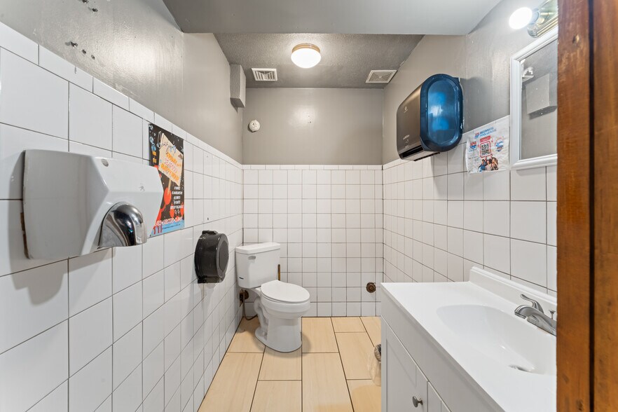 More Photos Of 811 Dixwell Ave, Hamden Flex For Sale