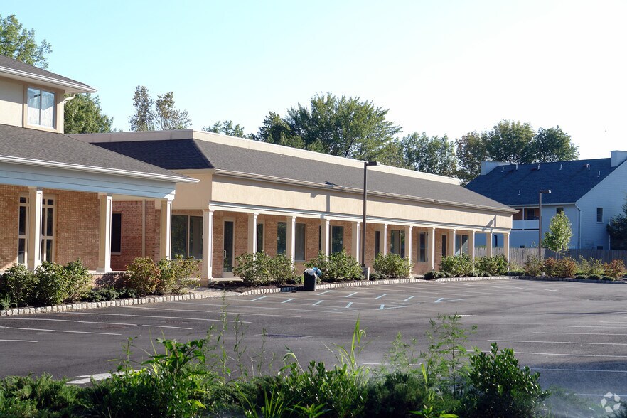 More Photos Of 2 Tamarack Rd, Andover Freestanding For Lease