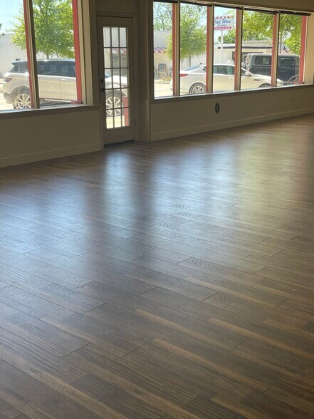 More Photos Of 921 Halsell St, Bridgeport General Retail For Sale