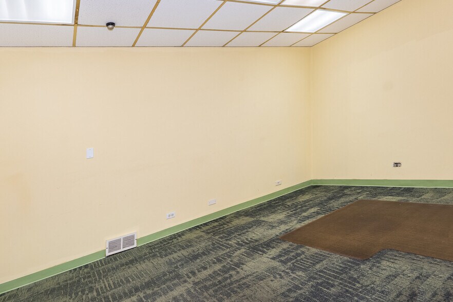 More Photos Of 7541 N Western Ave, Chicago Office For Sale