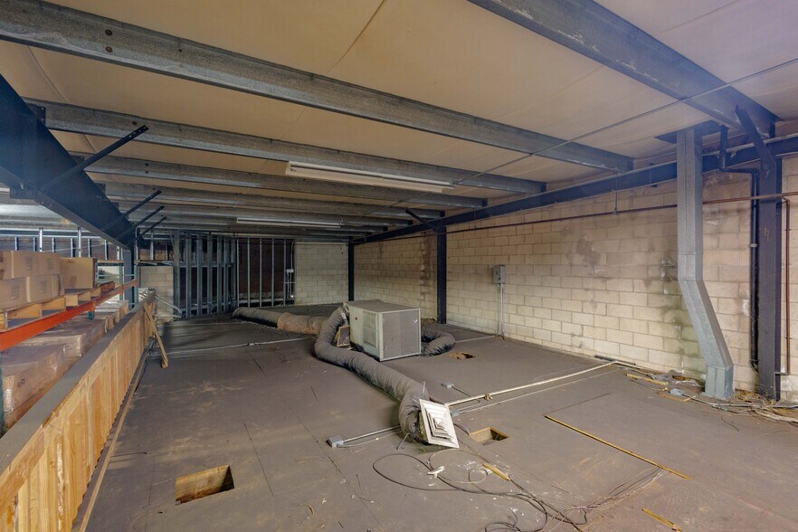 More Photos Of 99-1342 Koaha Pl, Honolulu Warehouse For Lease