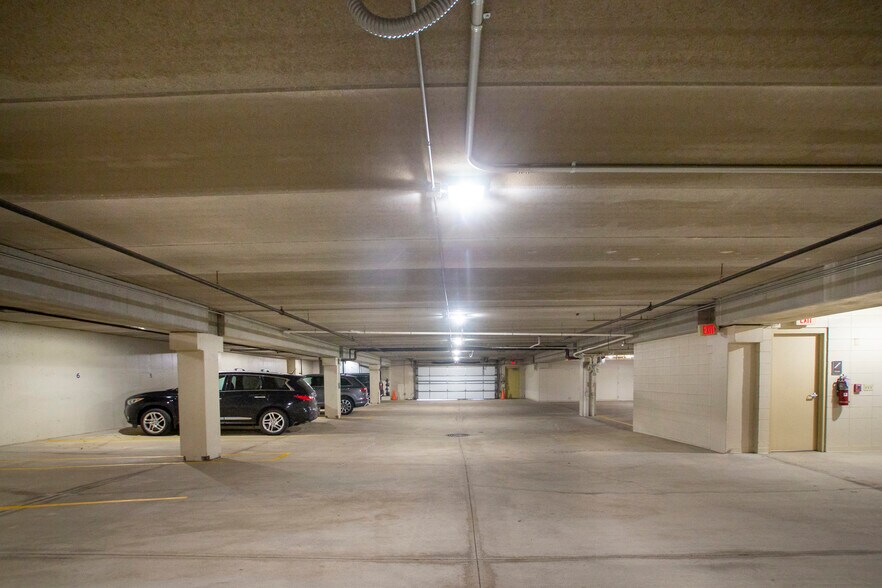 More Photos Of 10361 Innovation Dr, Milwaukee Office For Lease