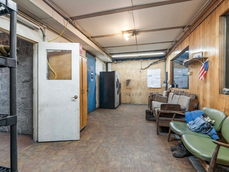 More Photos Of 1205 Industrial Blvd, Gainesville Warehouse For Sale