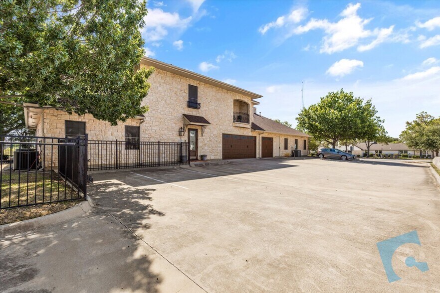 More Photos Of 5316 Bransford Rd, Colleyville Office For Sale