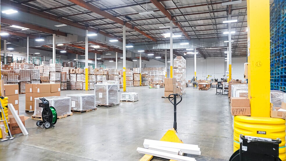 More Photos Of 6120-6140 Peachtree St, Commerce Distribution For Lease