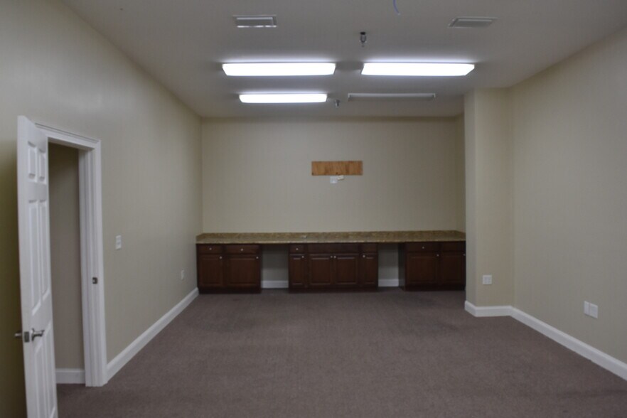 More Photos Of 13000 Automobile Blvd N, Clearwater Warehouse For Lease