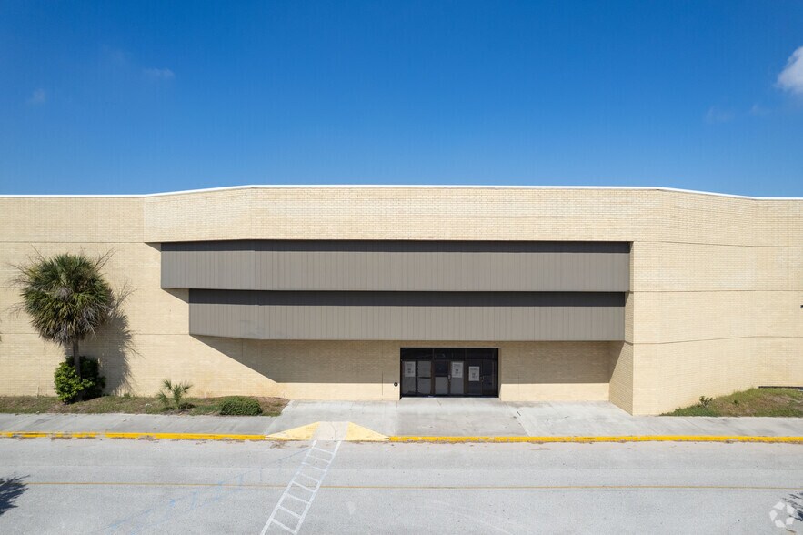 More Photos Of 9501 Arlington Expy, Jacksonville Department Store For Sale