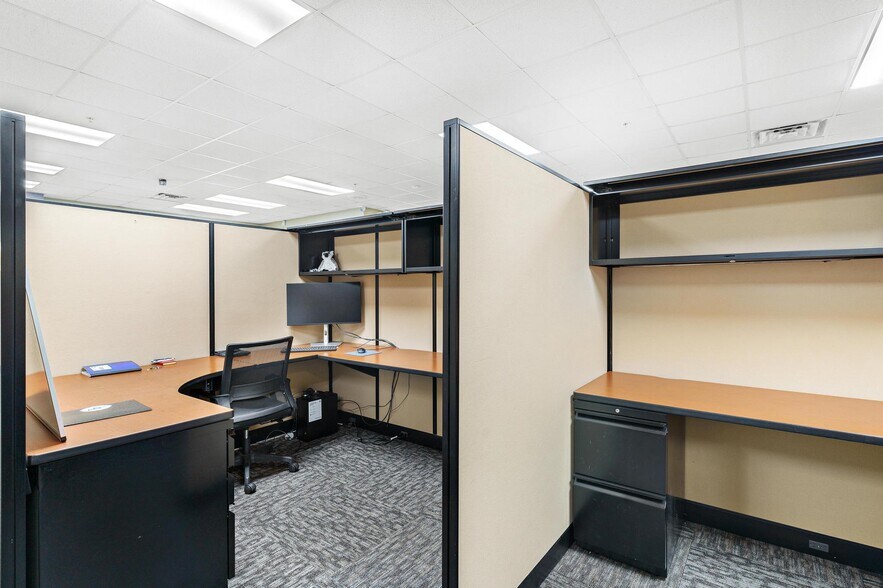 More Photos Of 1904 Thomas Ave, Leesburg Office For Lease