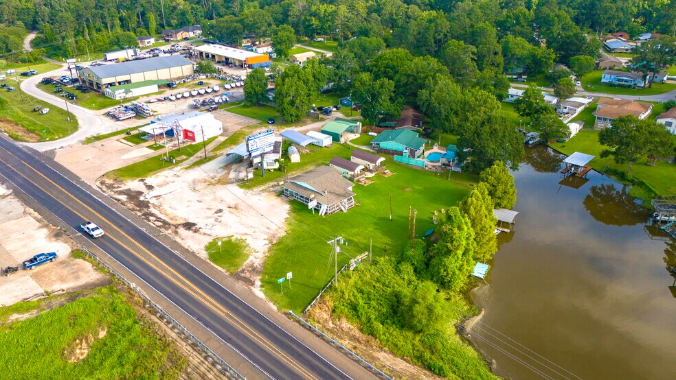 More Photos Of 13050 U.S. 190 hwy, Onalaska Freestanding For Sale