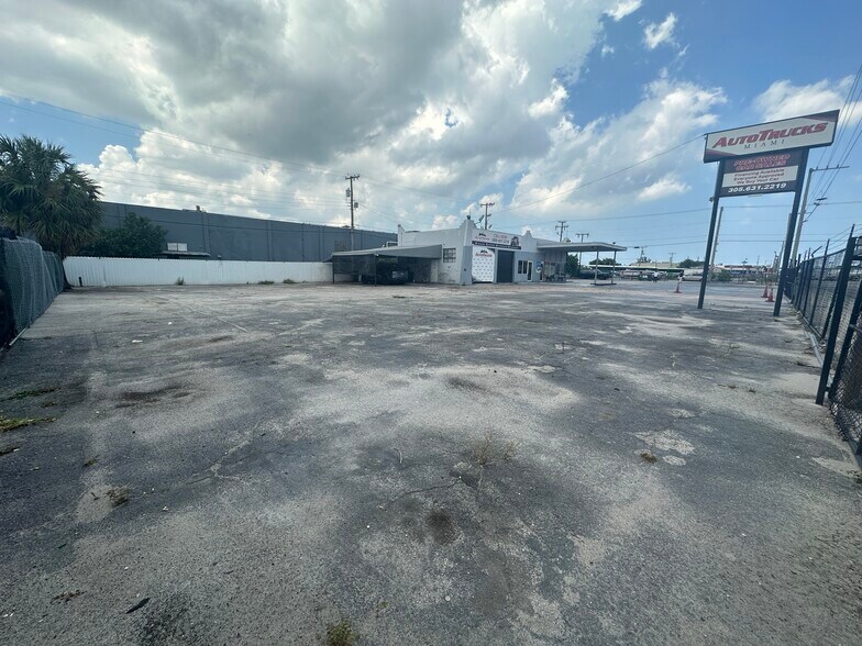 More Photos Of 3325 NW 36th St, Miami Auto Repair For Sale