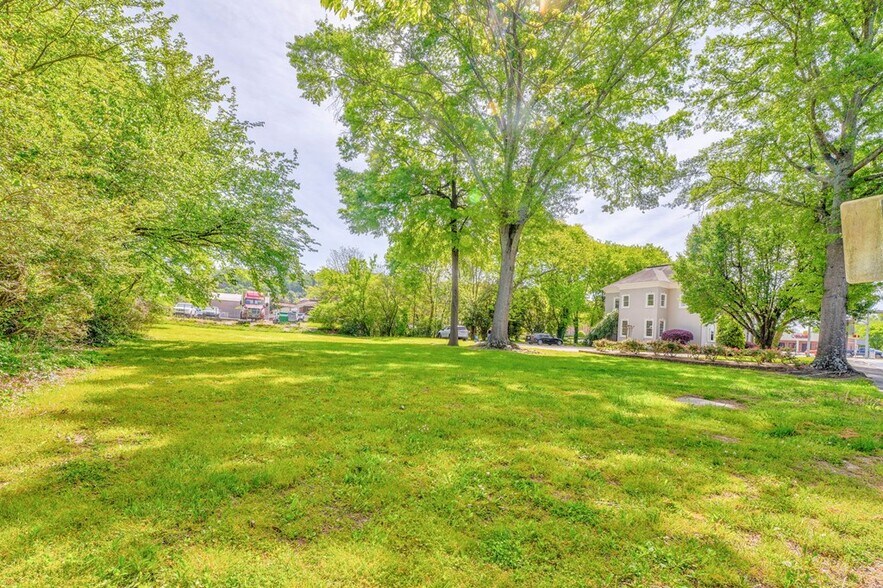 More Photos Of 417 Court St, Calhoun Office For Sale