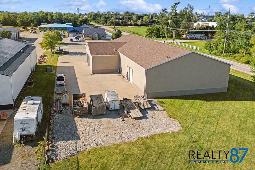 More Photos Of 2700 Stonegate Ct, Hiawatha Showroom For Sale