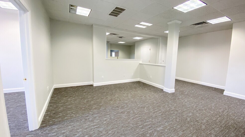 More Photos Of 80 Maple Ave, Smithtown Office For Lease