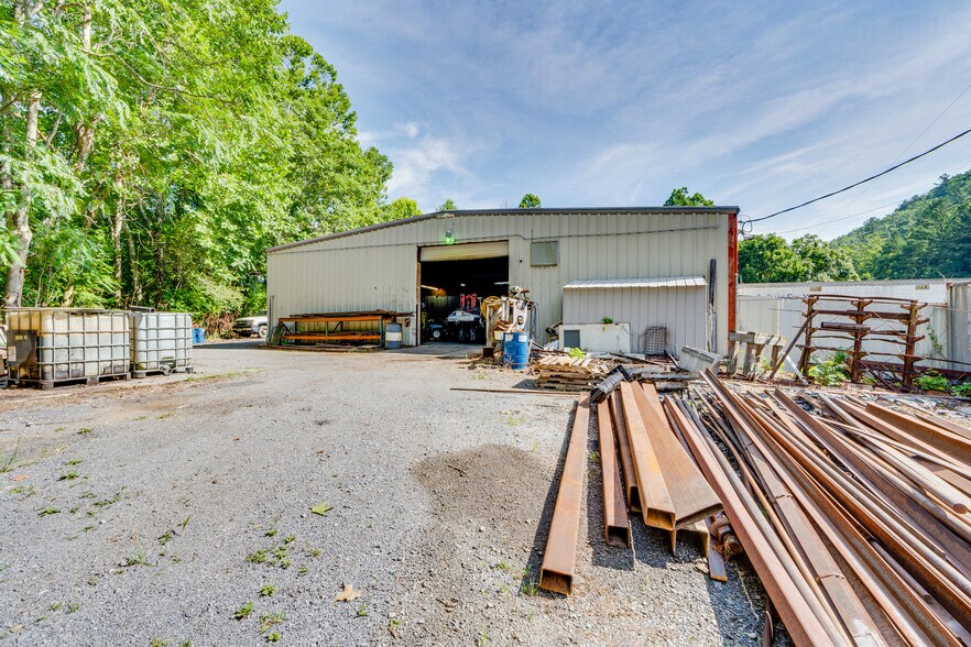 More Photos Of 5560 Highway 19 E, Hampton Manufacturing For Sale