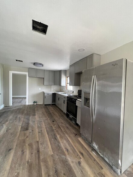 More Photos Of 7609 Shotwell St, Houston Apartments For Sale